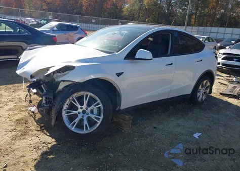2023 Tesla Model Y Awd/Long Range Dual Motor All-Wheel Drive z USA, uszkodzony, nr VIN 7SAYGDEE7PF660352